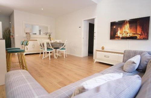 Nou Moles Apartment | Lujoso Hogar cerca del Casco Antiguo de la ciudad