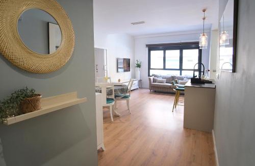 Nou Moles Apartment | Lujoso Hogar cerca del Casco Antiguo de la ciudad