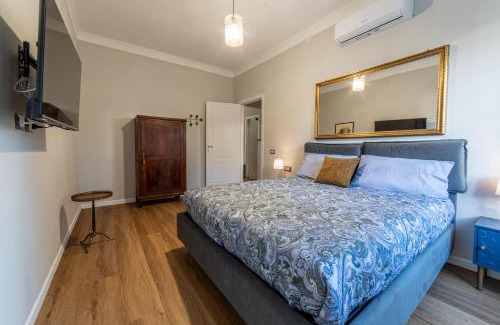 Lucca Historical Center Apartment | Lumen, few steps to the walls, 2 bath, 3 SmartTV, High Speed Fiber, AC