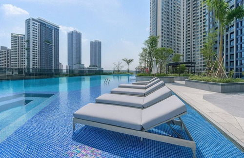 District 2 Apartment | Lumière Vacation by Urban Home