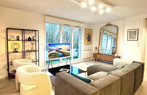 Chartres-de-Bretagne Apartment | LUMIERE- Appartement Design et Élégant