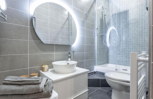 Perrache Apartment | Lumignons Lyonnais - Presqu'île Confluence