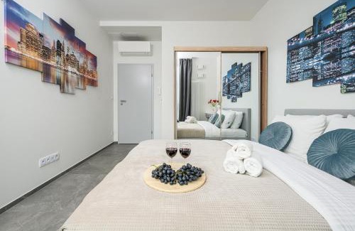 Mirow Apartment | Lumina Premium Apartments on 15th Floor