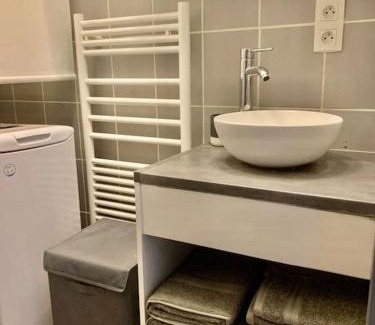 Sablon Apartment | Lumineux et cosy, avec parking, 2 mn gare, 2mn Muse, 5mn centre