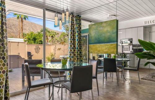 Twin Palms House | Luminous Ocotillo Bungalow