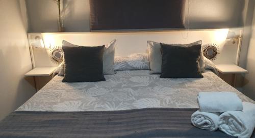 Alcala de Guadaira Apartment | LUNA-Guest Rooms
