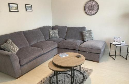 Kilgetty House | LunaRoxx, 6 Meadow Gardens, Kilgetty