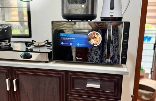 Tagaytay Cabin | Luntian log cabin with WiFi, AC in superb Tagaytay City