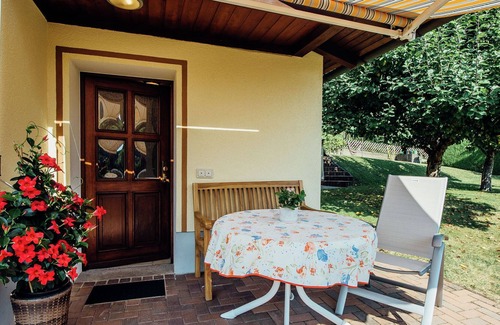 Plankenfels House | Luring Apartment in Plankenstein near Forest