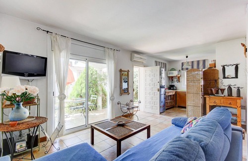 El Mas Bosca House | Lush apartment with view