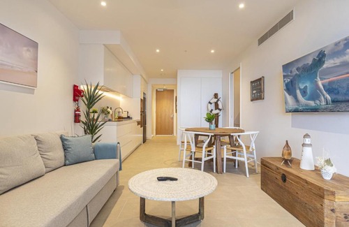 Bokarina Apartment | Lush Beachfront Living with Parking, Pool and BBQ