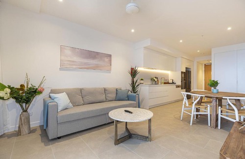 Bokarina Apartment | Lush Beachfront Living with Parking, Pool and BBQ