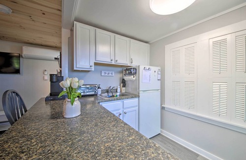 Edgecomb Apartment | Lush Edgecomb Studio Cottage w/Fire Table!