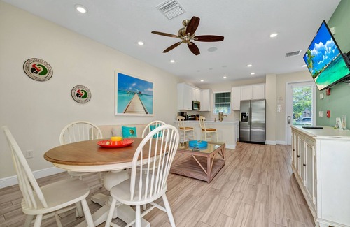 West Kissimmee Cottage | Lush Garden Oasis Cottage near Disney with Margaritaville Resort and Island H2O.