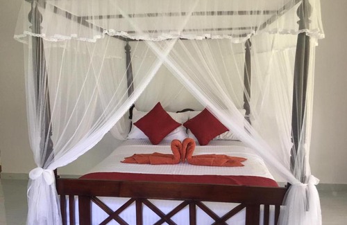 Unawatuna House | Lush Green Villa