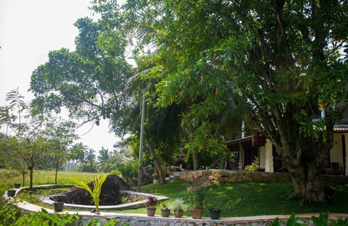 Unawatuna House | Lush Green Villa