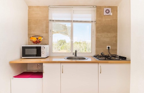 Sagres Apartment | Lutea Yellow Studio, Wifi, AC, Garden