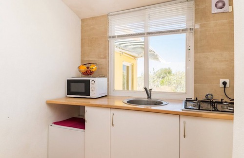 Sagres Apartment | Lutea Yellow Studio, Wifi, AC, Garden