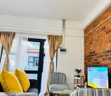Downtown Johannesburg Apartment | Luu's