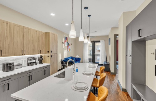 North Burnet Apartment | Lux 1BR Alongside Q2 & Domain With Pool, Gym and Free Parking