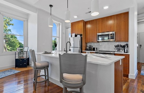 Mount Auburn Apartment | Lux 1BR | Amazing Café & Views | Located near ALL