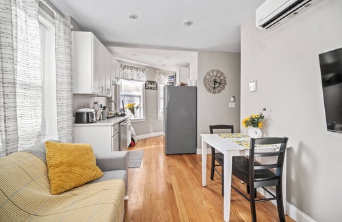 North End Apartment | Lux 1st floor 3brm/1bath North End