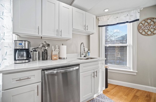 North End Apartment | Lux 1st floor 3brm/1bath North End
