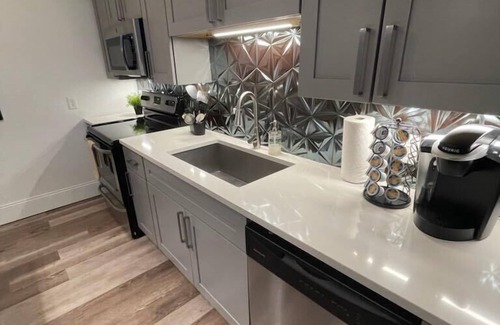 Near Southside Apartment | Lux 2BR Lafayette Square
