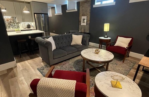 Near Southside Apartment | Lux 2BR Lafayette Square