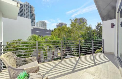 Coconut Grove House | Lux 4BR Retreat with Heated Pool, BBQ, and Bikes