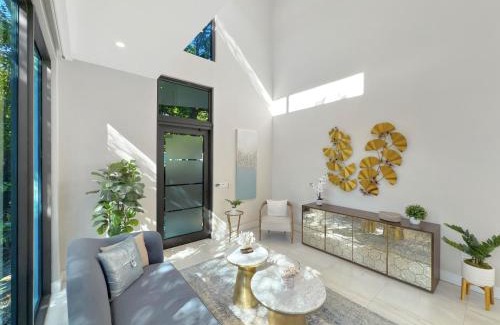 Coconut Grove House | Lux 4BR Retreat with Heated Pool, BBQ, and Bikes