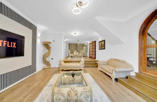 Brent Apartment | Lux 5 Bed sleeps 11, 10 mins from Wembley Stadium, Jacuzzi and Steam Shower