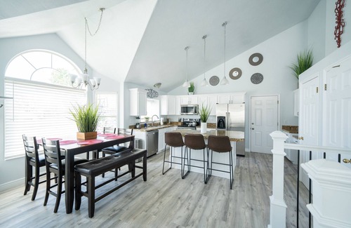 West Jordan House | Lux 5bd King w/Theater+Office