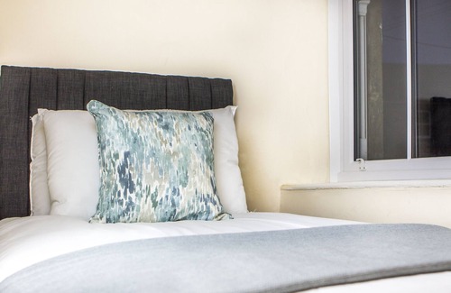 Truro Apartment | Lux Blu - Truro Station Apartment