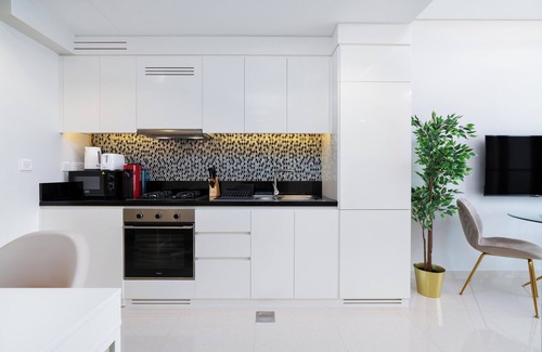 Sheikh Zayed Road Apartment | Lux BnB Aykon City I Skyline Canal Views