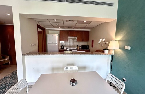 The Greens Apartment | Lux BnB I Turia Tower I Lake & Garden View