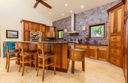 Kihei House | Lux family-friendly. Steps to beaches, restaurants & shopping.
