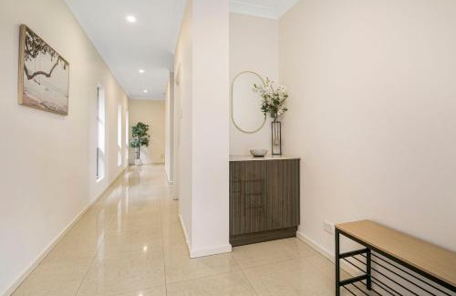 Henley Beach South House | LUX Henley Beach - 4BD 3 5BA