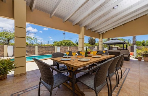 Moko Villa | Lux High-End Haven ~ Private Pool ~ Unique Decor