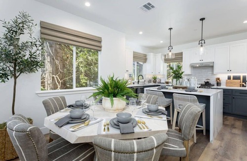 Arrowhead Villas House | Lux Home 2 Huge Decks, AC, EV Chgr, Lake Rights