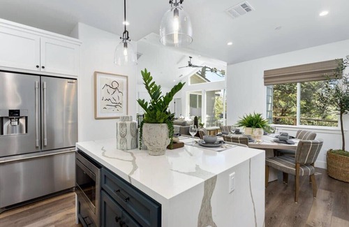 Arrowhead Villas House | Lux Home 2 Huge Decks, AC, EV Chgr, Lake Rights