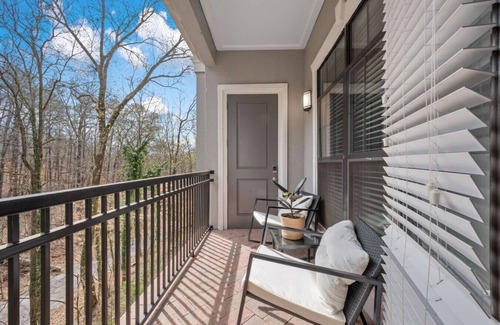 Cumberland Apartment | Lux King Suite 1 mile to Truist Park, Battery