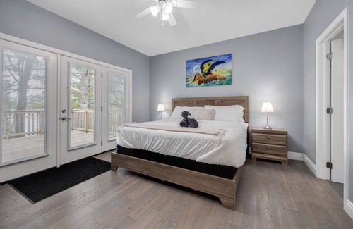 Buckhorn Cottage | LUX Lakefront: Sleeps18+Pickleball+HotTub+Sauna+Gym+Arcade+Basketball+Volleyball