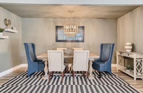 Spring Valley Villa | Lux Life! Central Location For Business Or Play!