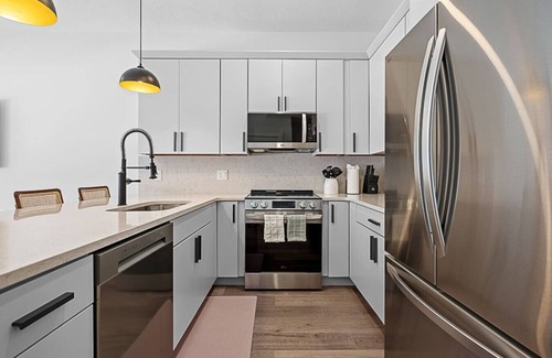 Central Business District Apartment | Lux Modern Downtown Apartment