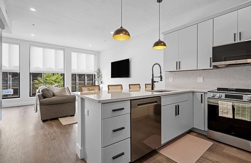 Central Business District Apartment | Lux Modern Downtown Apartment