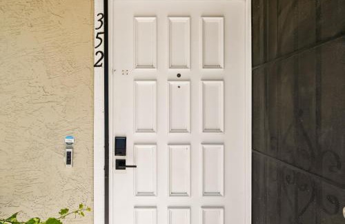 North Valley House | Lux Modern, Pet Friendly, Pool, Hot Tub, Tennis