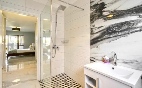 Umhlali House | Lux on Patricia 1B