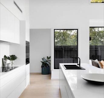 Umhlali House | Lux on Patricia 1B