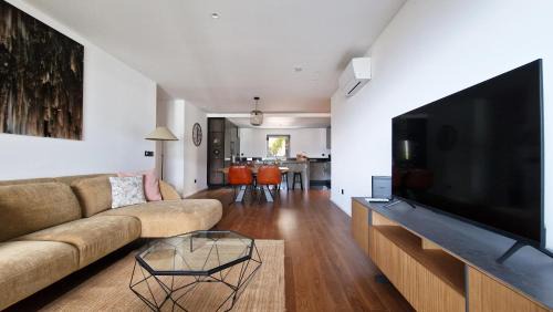 Sao Martinho Apartment | Lux Suite by LovelyStay